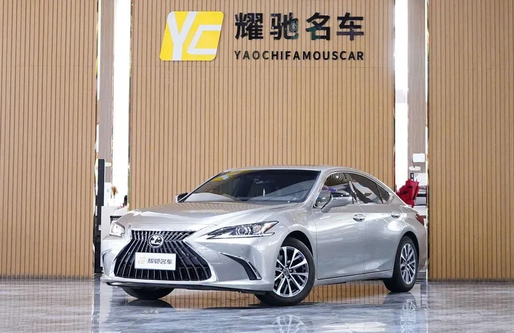 Lexus ES, 2022