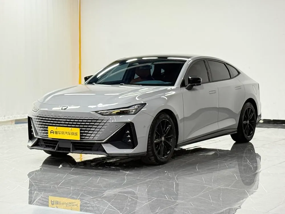 Changan UNI-V 1.5T Navigator Version, 2022 — фото 1