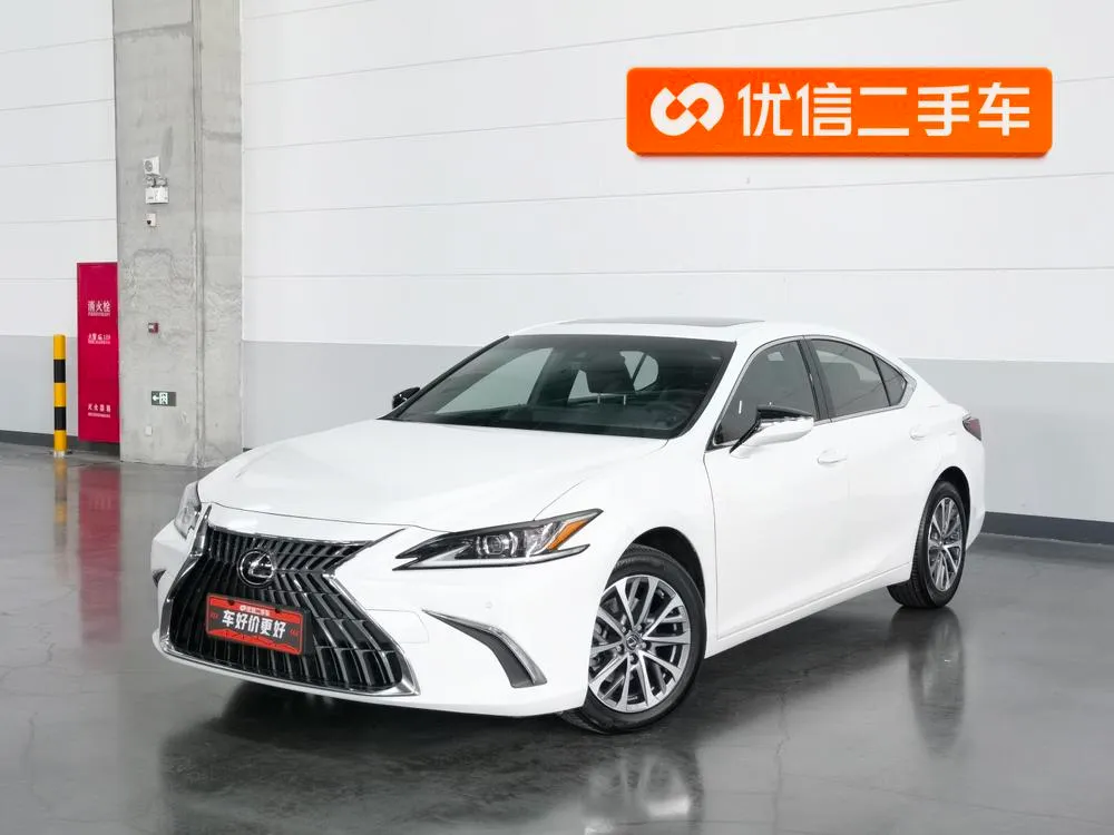 Lexus ES, 2022