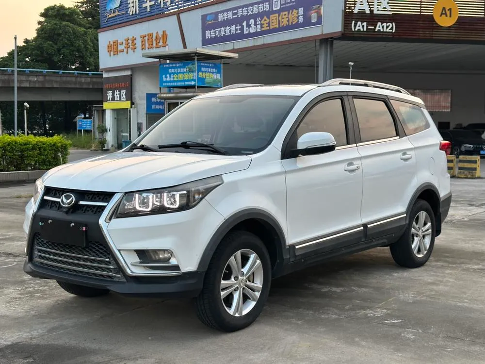 Beiqi Huansu BAIC Huansu S3 S3L 1.5L Manual Premium Version, 2016 — фото 1
