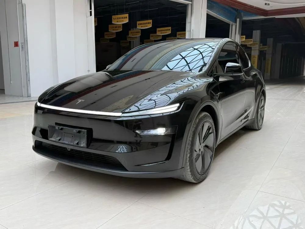 Tesla Model Y, 2025