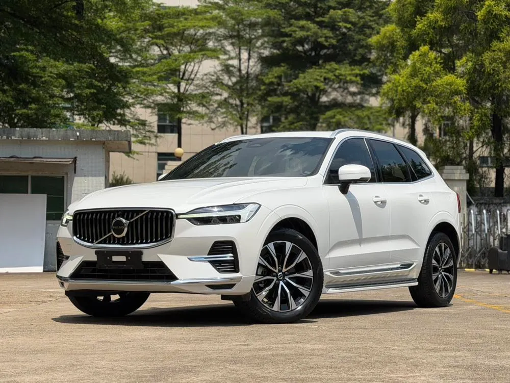 Volvo XC60 B5 4WD Luxury Edition, 2023 — фото 1
