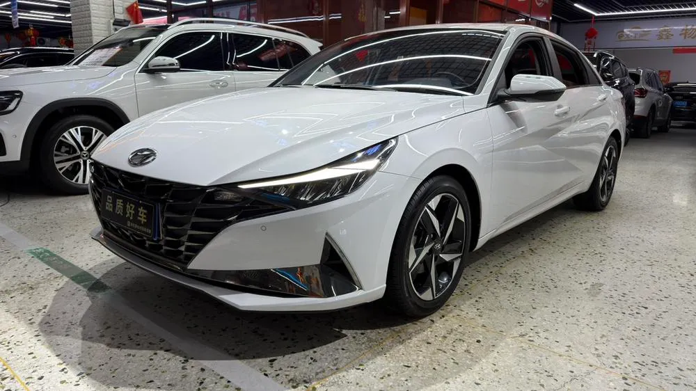 Hyundai Elantra, 2022