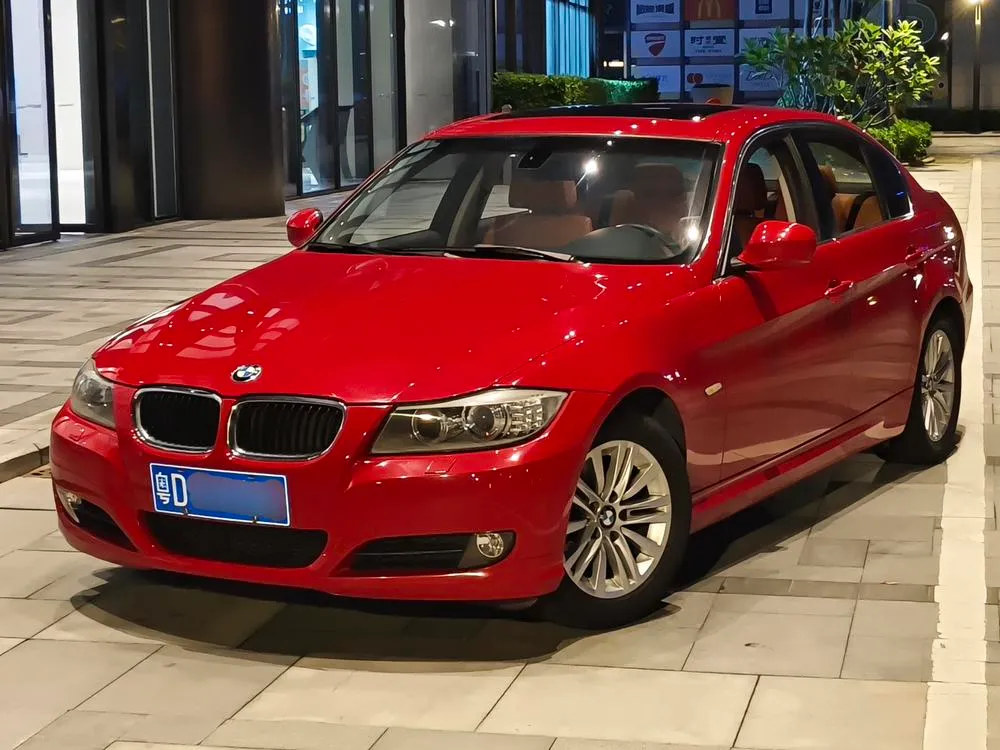 BMW 3-Series 320i Luxury Version, 2011 — фото 1