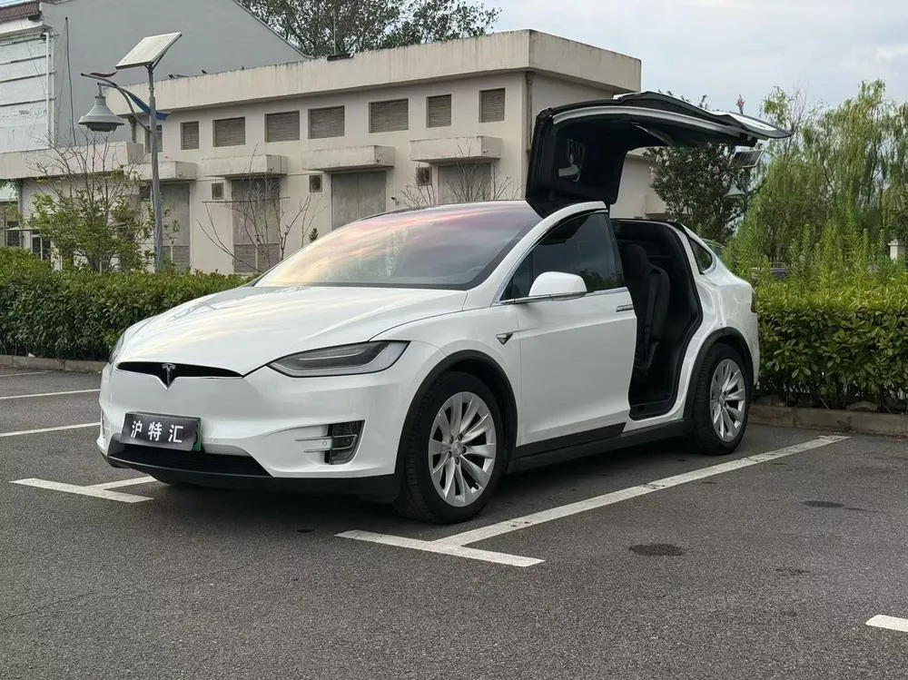 Tesla Model X, 2016