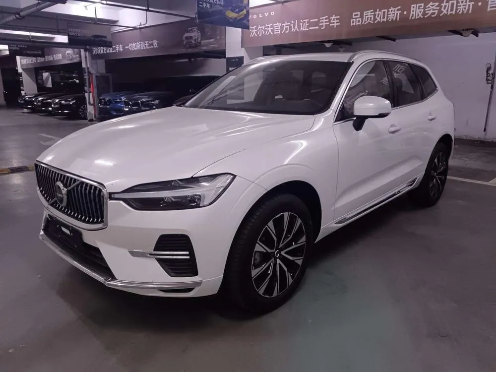 Volvo XC60 B5 4WD Sport Edition, 2025 — фото 1