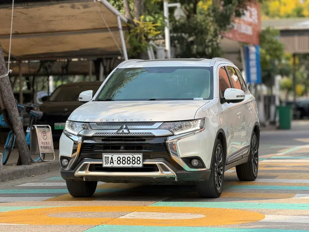 Mitsubishi Outlander 2.0L 2WD Smooth Edition 5 Seater, 2020 — фото 1