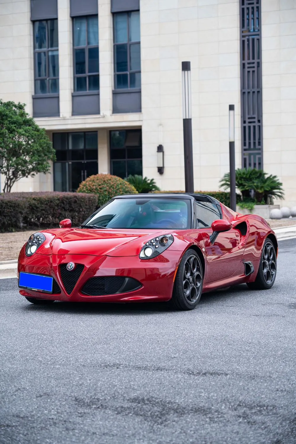 Alfa Romeo ALFA 4C 1.7T автомат задний привод 2 мест параллельный импорт, 2015 — фото 1