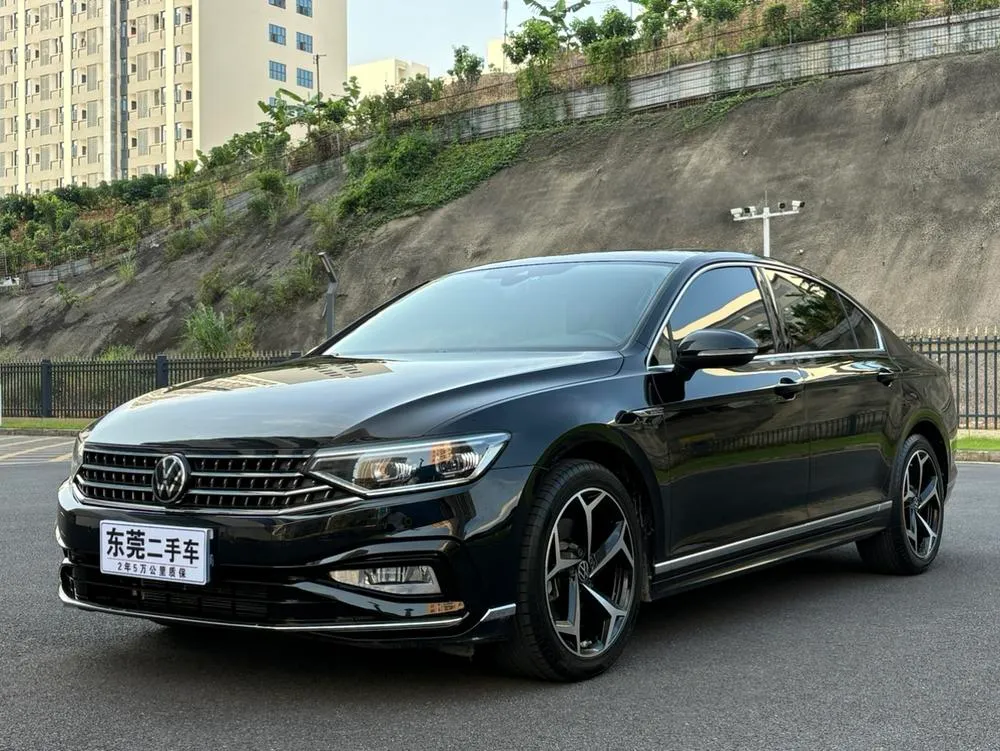 Volkswagen Magotan 200 Anniversary Edition 330TSI DSG Luxury Version, 2023 — фото 1