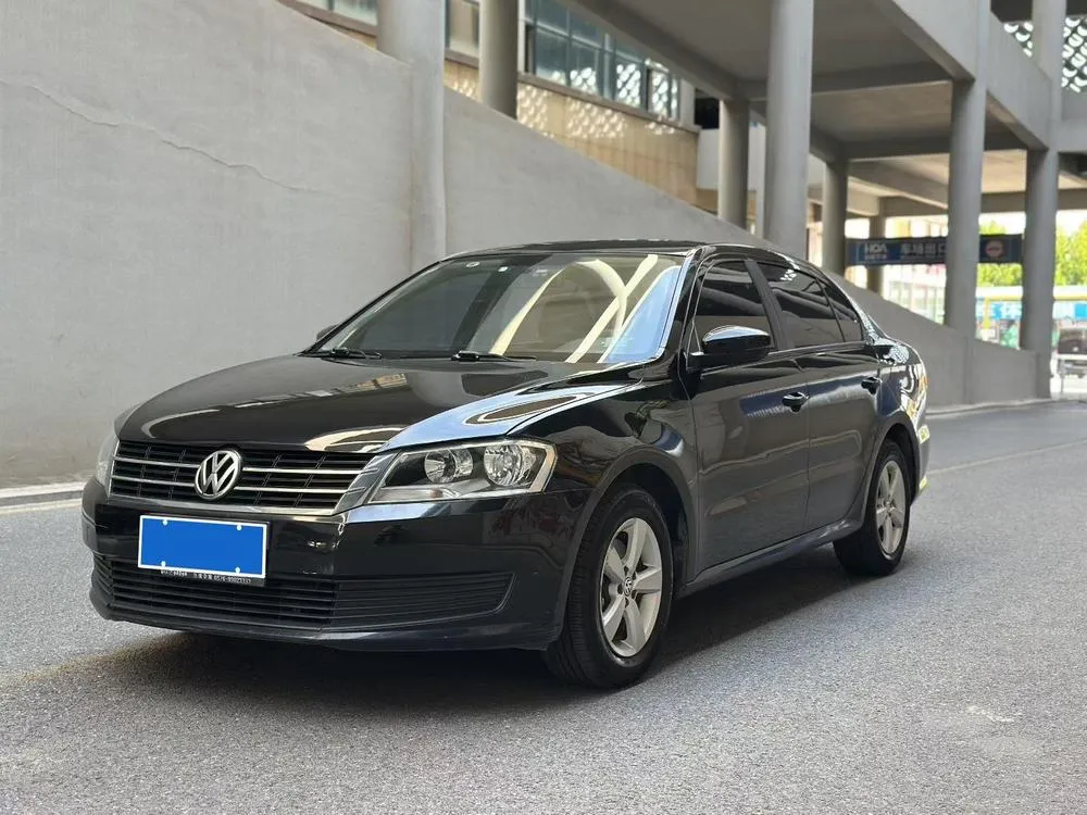 Volkswagen Lavida Facelift Classic 1.6L Manual Style Edition, 2013 — фото 1
