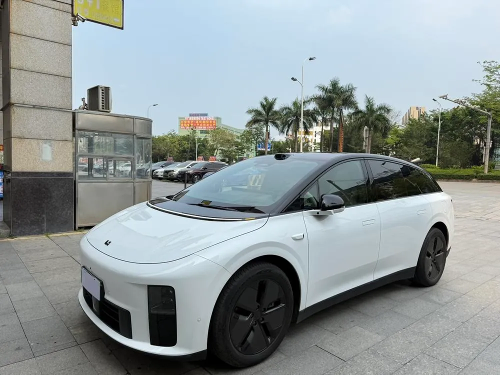 Li Auto Li i6, 2025