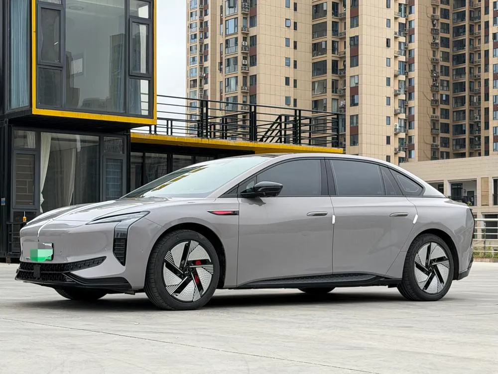 Hongqi EH7, 2025