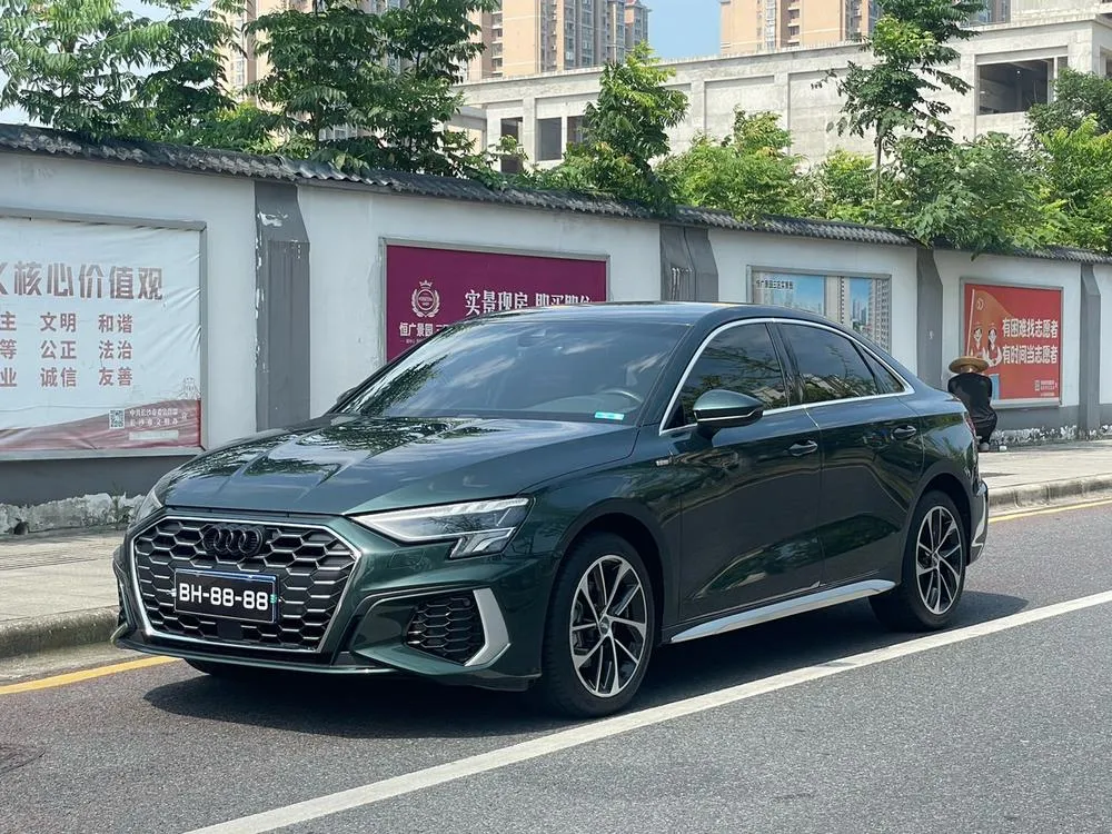 Audi A3 A3L Limousine 35 TFSI Sport Version, 2022 — фото 1