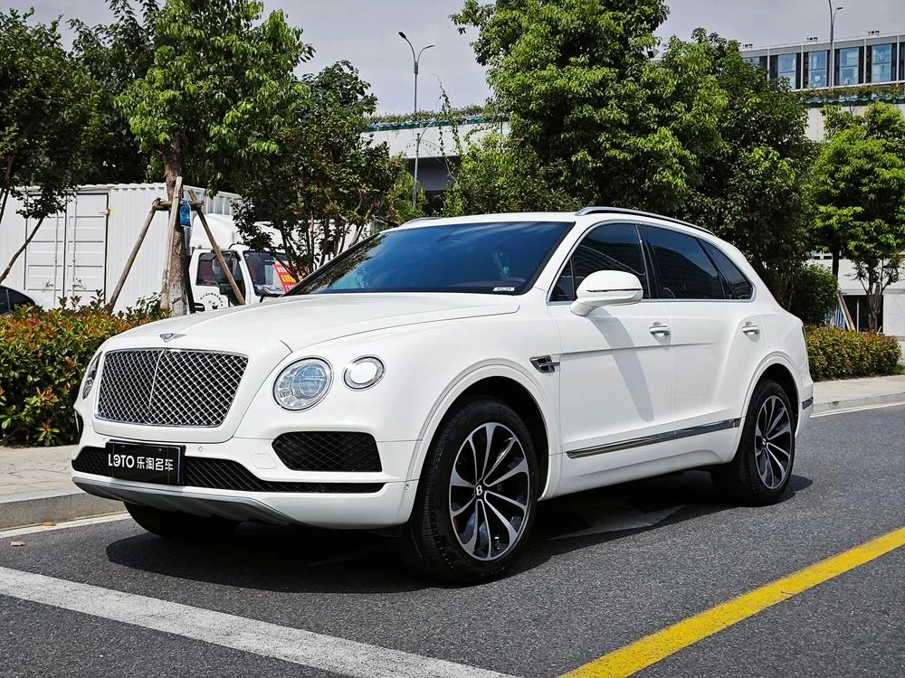 Bentley Bentayga 4.0T V8, 2018 — фото 1