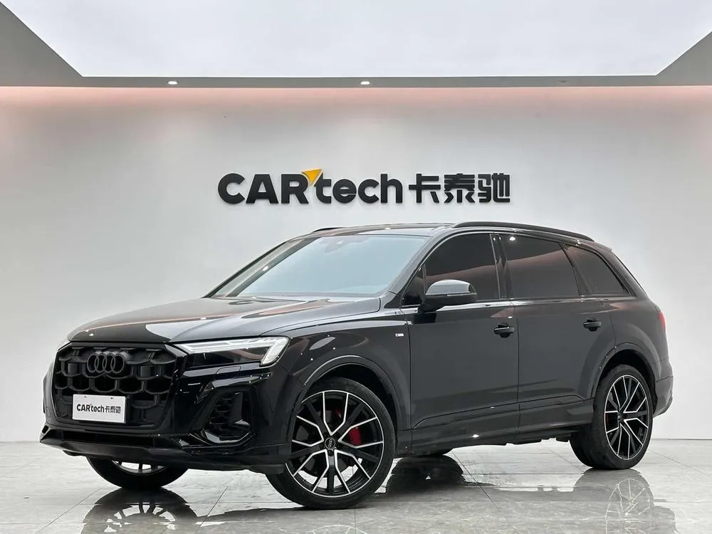 Audi Q7 55 TFSI quattro S line Black Version, 2025 — фото 1