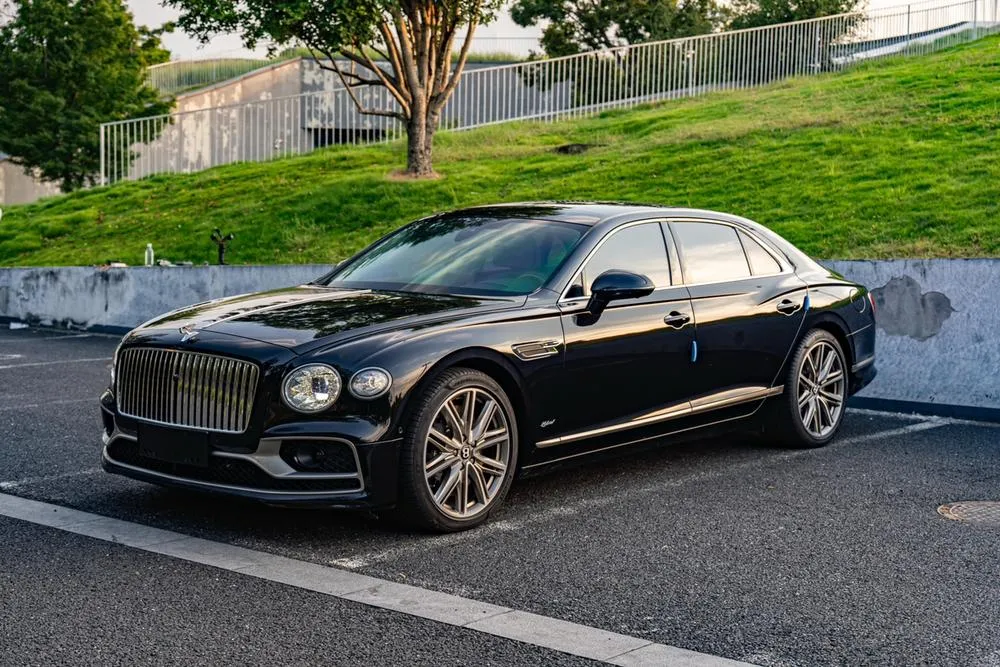Bentley Flying Spur PHEV Hybrid, 2022 — фото 1