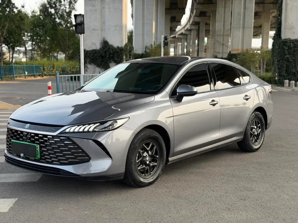 BYD Qin PLUS DM Smart Drive Edition DM-i 55KM Leading Version, 2025 — фото 1
