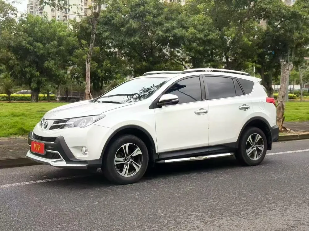 Toyota RAV4 2.0L CVT 2WD Style Edition, 2015 — фото 1