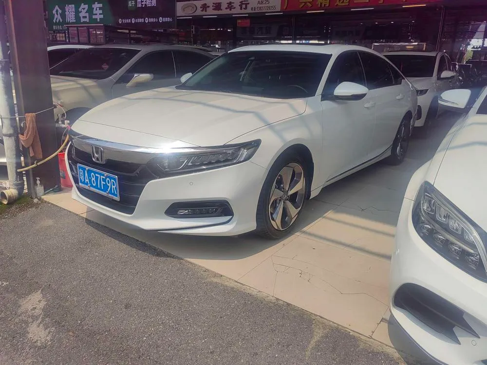 Honda Accord 260TURBO Luxury Edition CN6, 2018 — фото 1