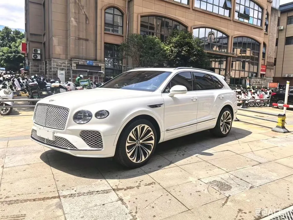 Bentley Bentayga PHEV 3.0T PHEV, 2021 — фото 1