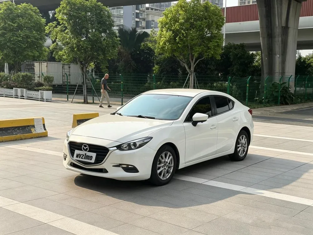Mazda 3 Axela Sedan 1.5L Auto Comfort Version CN5, 2017 — фото 1