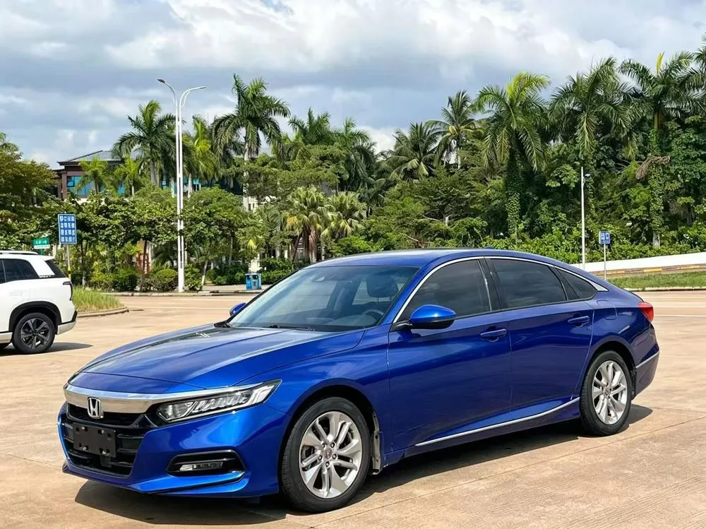Honda Accord 260TURBO Luxury Edition CN6, 2018 — фото 1