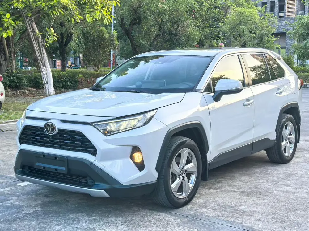 Toyota RAV4 2.0L CVT 2WD Style Edition, 2020 — фото 1