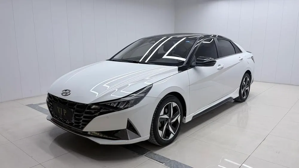 Hyundai Elantra 1.5L CVT LUX Premium Edition, 2022 — фото 1