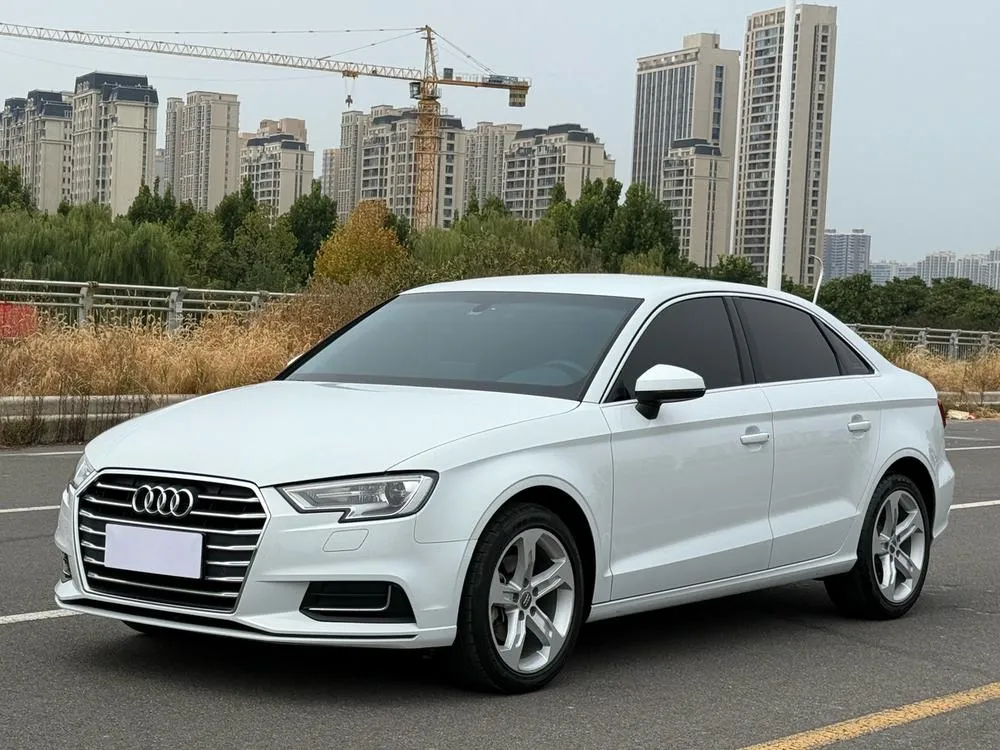 Audi A3 Limousine 35 TFSI Version CN6, 2019 — фото 1