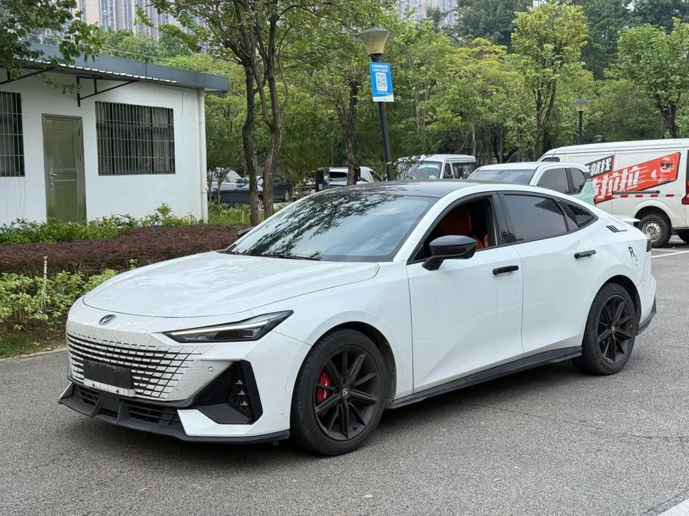 Changan UNI-V 1.5T Premium Version, 2022 — фото 1