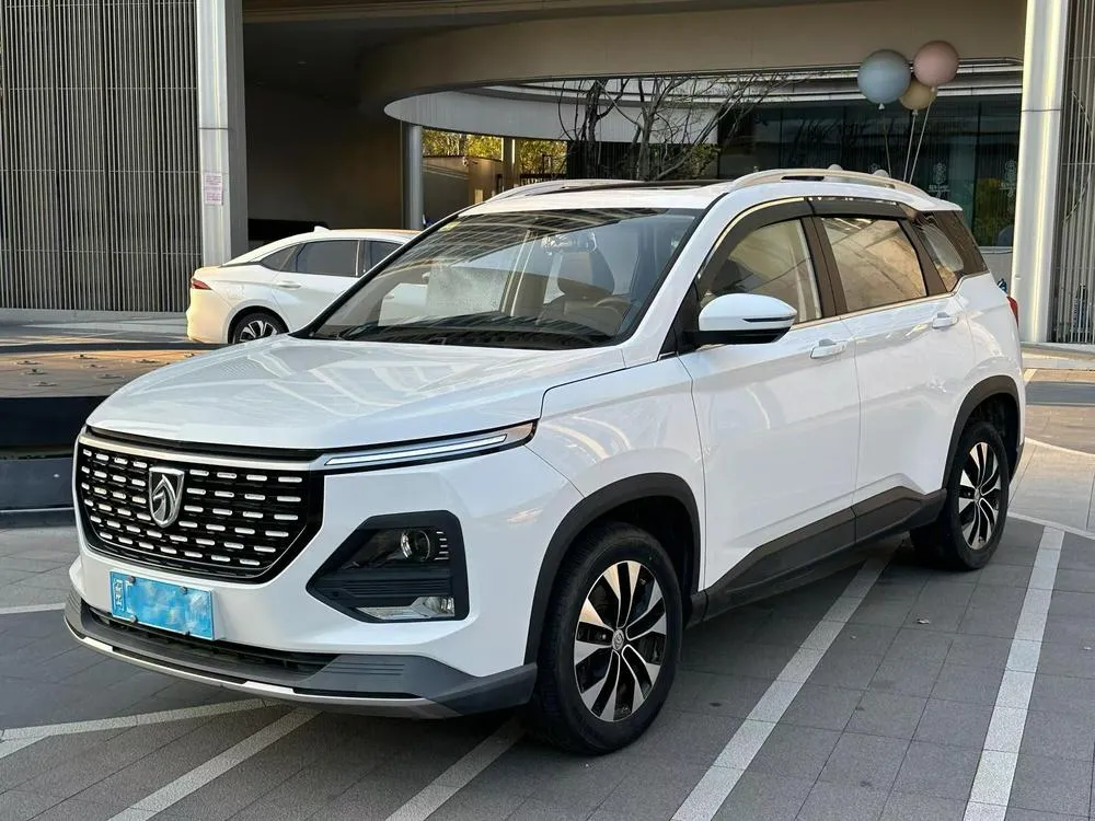 Baojun 530 1.5T CVT Premium Connected Version Anniversary Edition 6 Seater, 2021 — фото 1