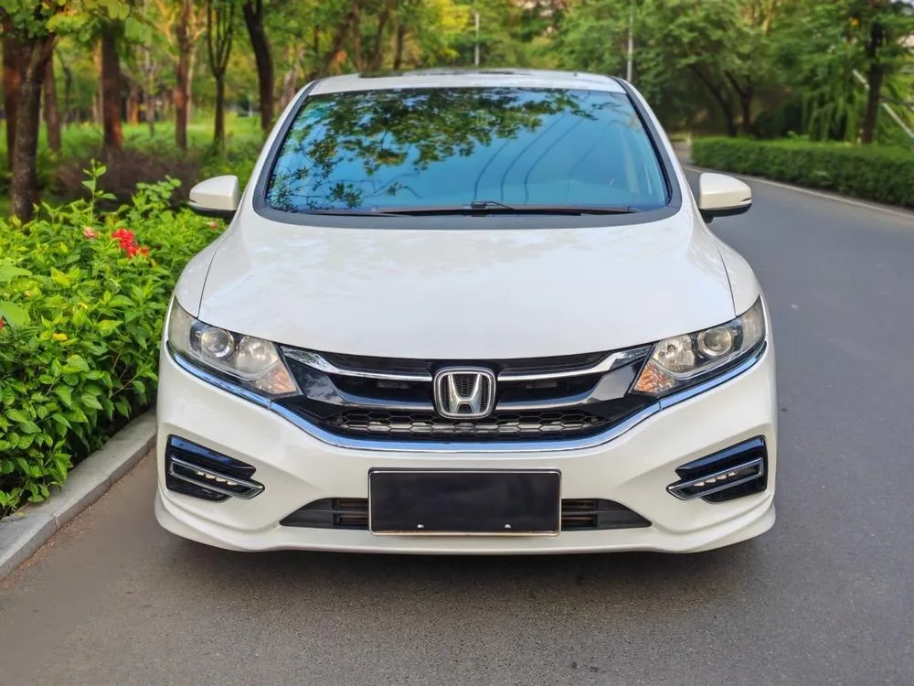 Honda Jade 210TURBO CVT Style Edition 5 Seater, 2017 — фото 1