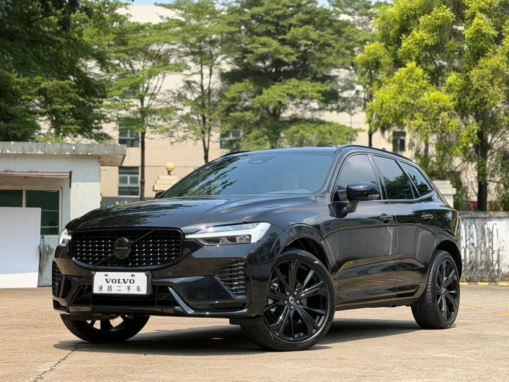 Volvo XC60 B5 4WD Black Edition, 2025 — фото 1