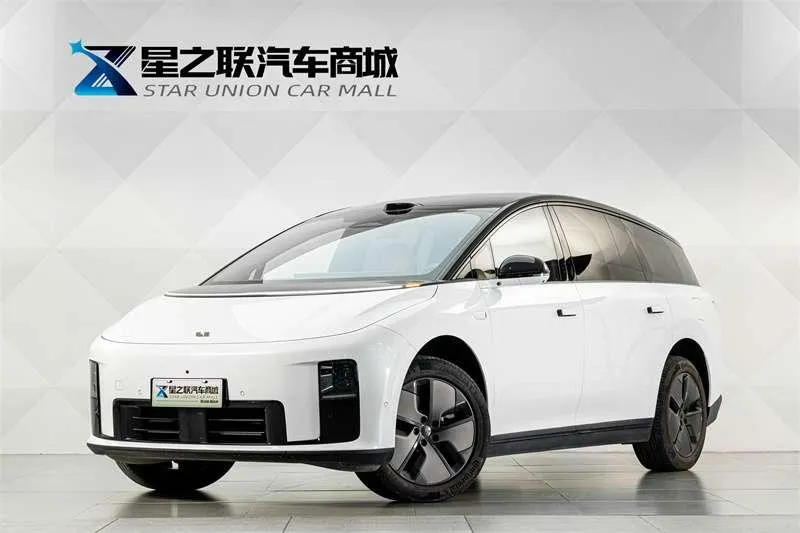Li Auto i8 Standard Edition, 2025 — фото 1