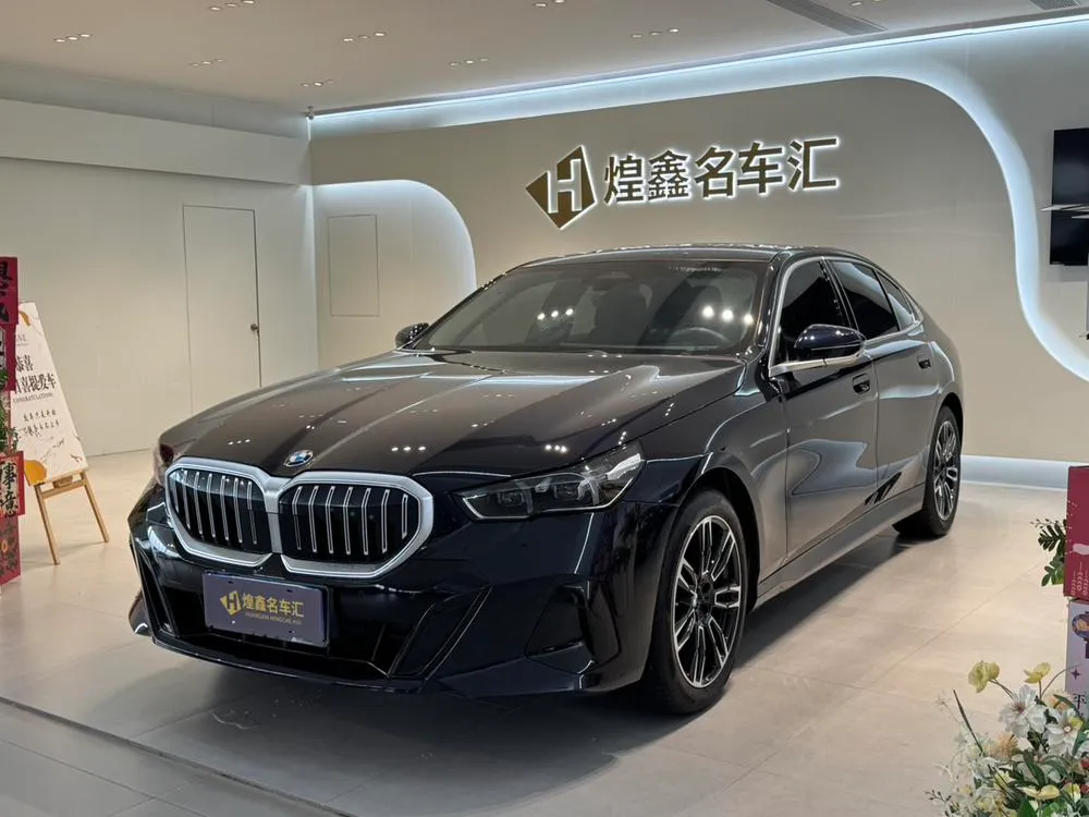 BMW 5-Series 525Li M Sport, 2026 — фото 1