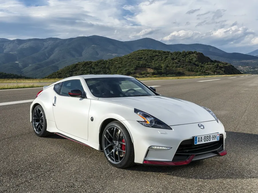 Nissan 370Z — фото модели