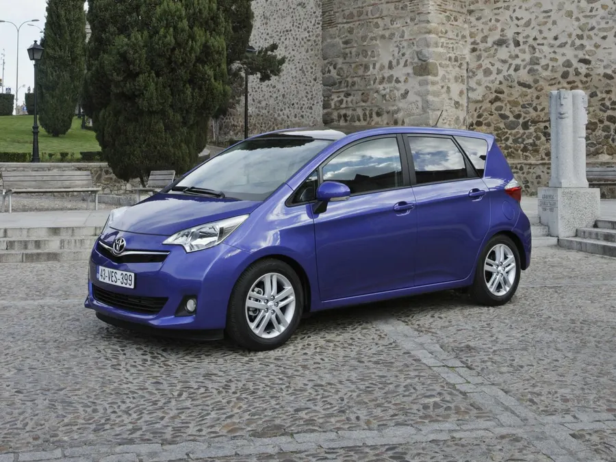 Toyota Verso-S — фото модели