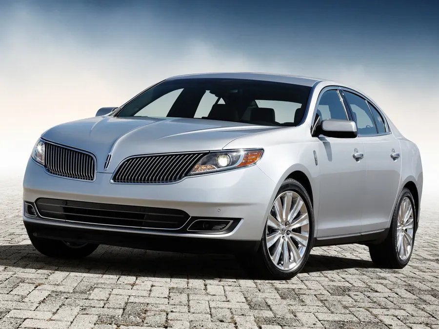 Lincoln MKS — фото модели