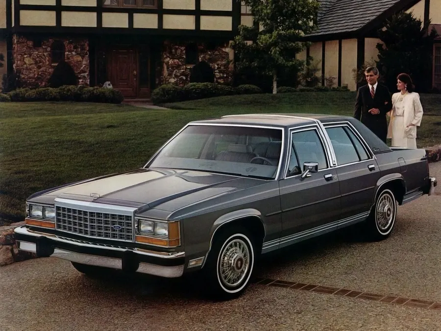 Ford LTD Crown Victoria — фото модели