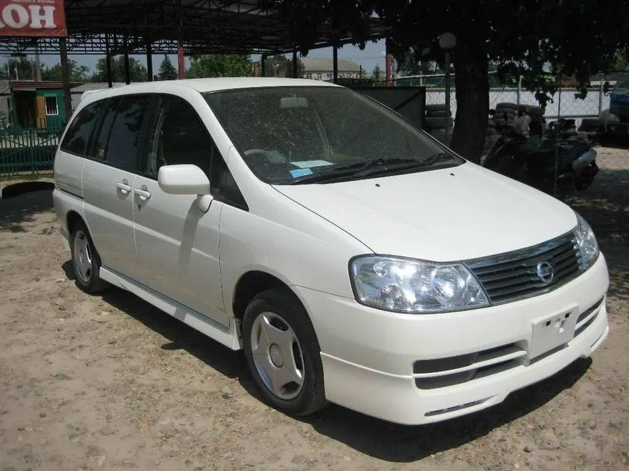 Nissan Prairie — фото модели