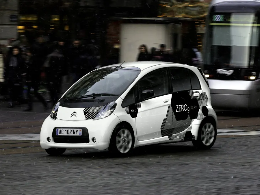 Citroen C-ZERO — фото модели