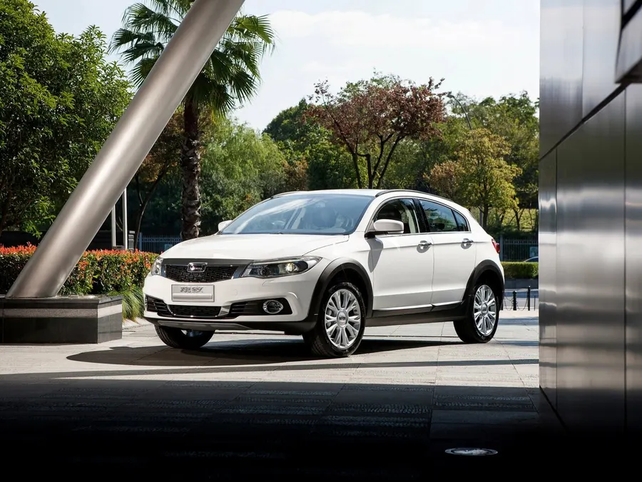 Qoros 3 — фото модели