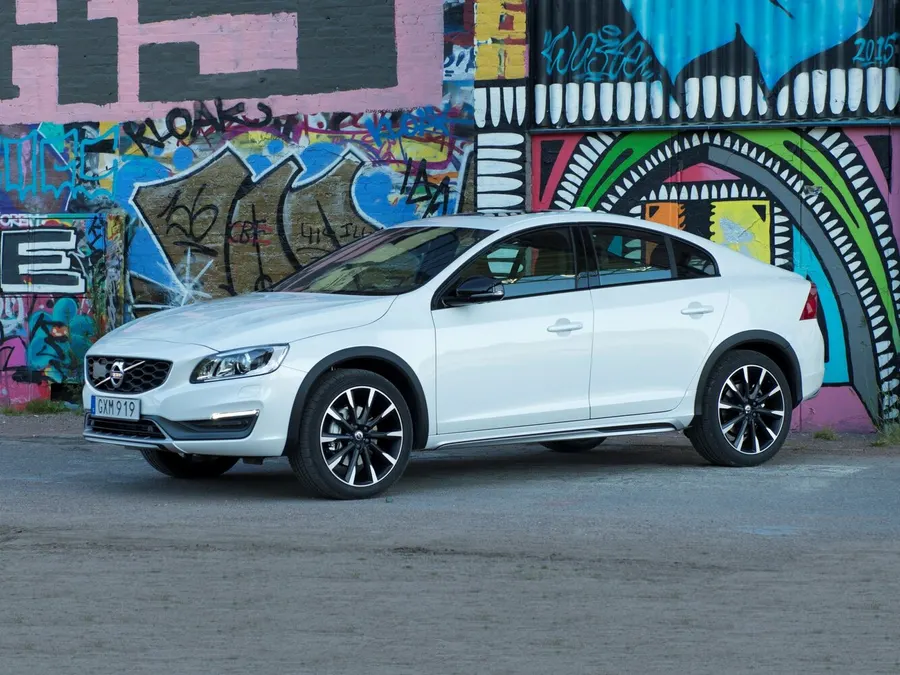 Volvo S60 Cross Country — фото модели