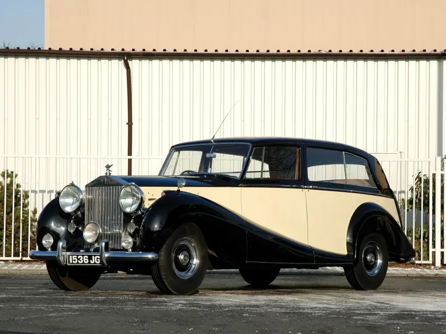 Rolls-Royce Silver Wraith — фото модели