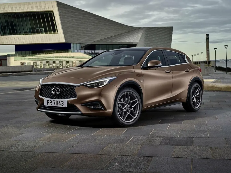 Infiniti Q30 — фото модели