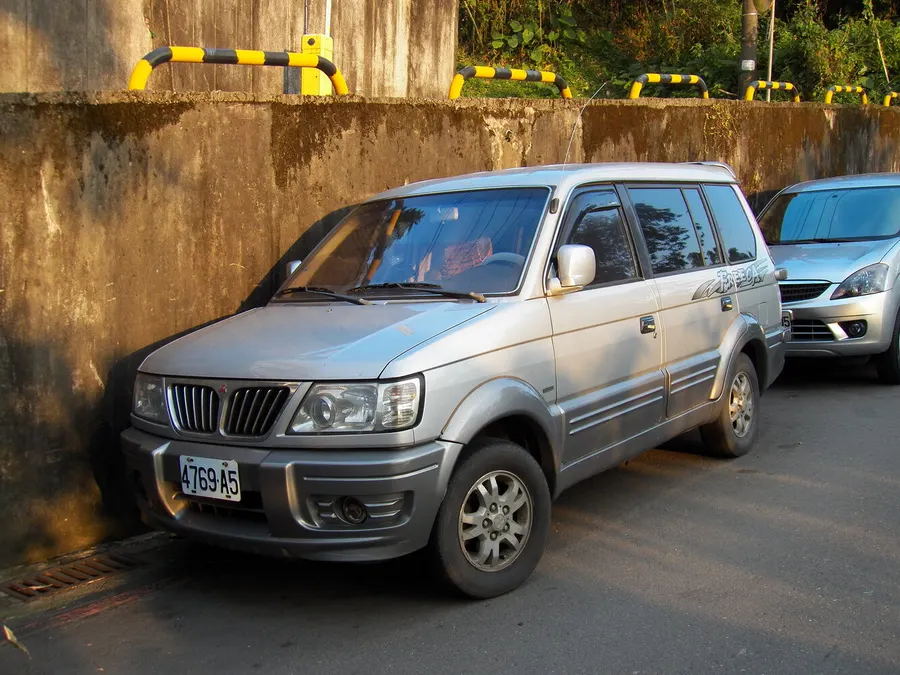 Mitsubishi Freeca — фото модели
