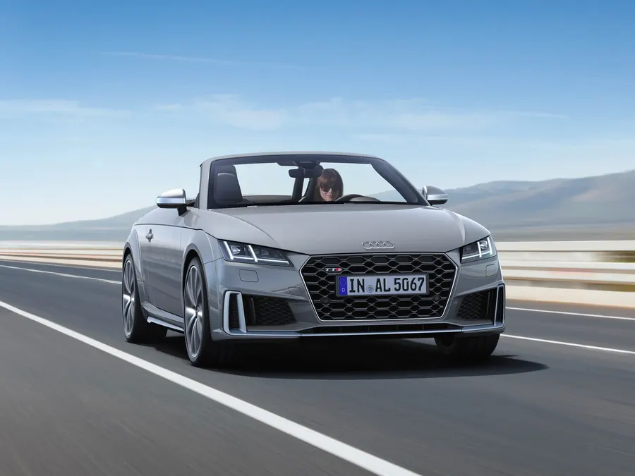 Audi TTS — фото модели