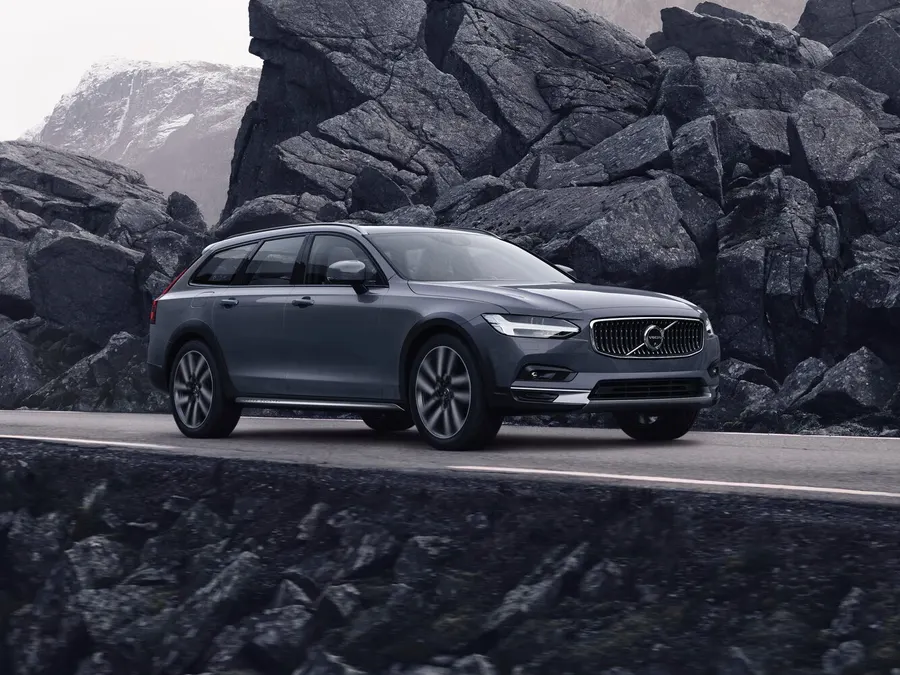 Volvo V90 Cross Country — фото модели