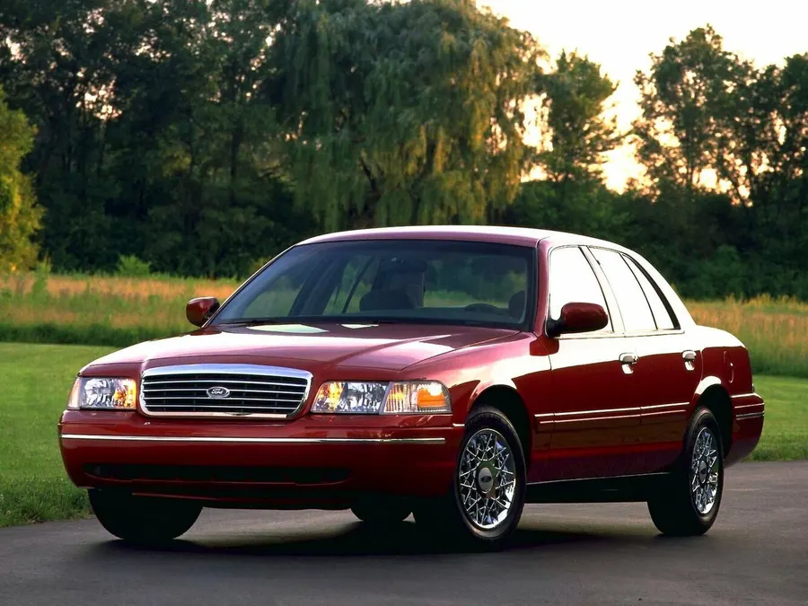 Ford Crown Victoria — фото модели