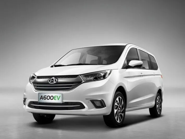 Changan Auchan A600 EV — фото модели